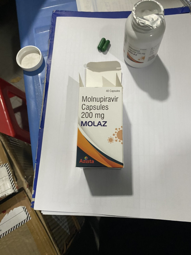 TPHCM: Bắt giữ lượng lớn thuốc điều trị Covid-19 nghi hàng kém chất lượng - 9