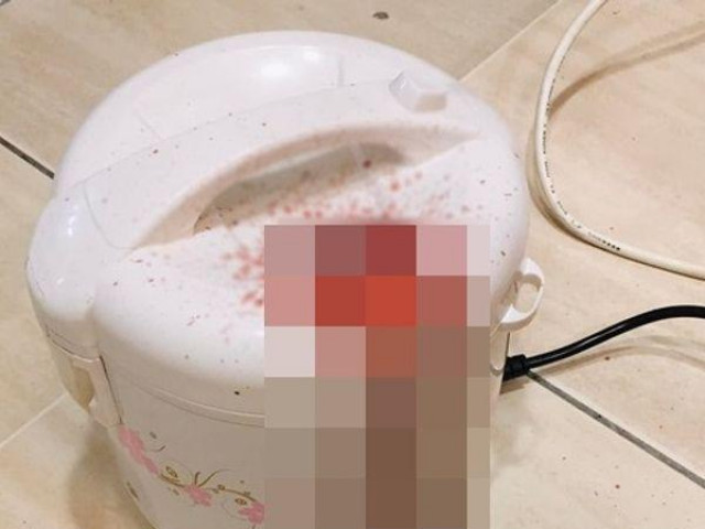 Phi thường - kỳ quặc - Chồng sợ hãi vì nồi cơm điện trào chất lỏng màu đỏ, hỏi vợ mới biết sự thật oái ăm