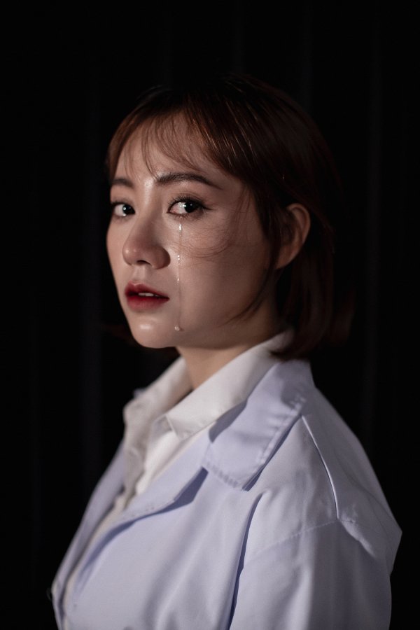 Nữ diễn viên 9X ra mắt tiểu thuyết đầu tay phê phán nạn bạo hành trẻ em - 3