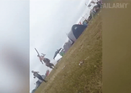 Đỡ không nổi với những sự cố bất ngờ khó đỡ của các quý ông - 5