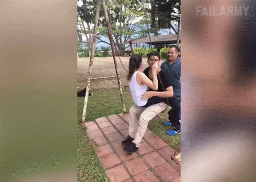 Đỡ không nổi với những sự cố bất ngờ khó đỡ của các quý ông - 9