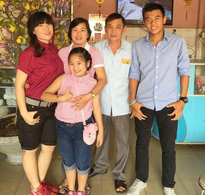 Hoàng Nam bắt đầu lì xì bố mẹ từ năm 18 tuổi nhưng rất hiếm hoi để có một cái Tết trọn vẹn với gia đình