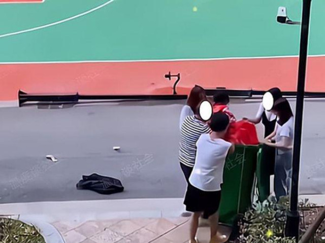 Bạn trẻ - Cuộc sống - Chú rể ném thẳng cô dâu vào thùng rác, biết lý do cộng đồng mạng còn ủng hộ nhiệt tình