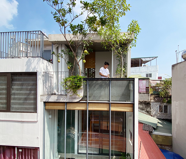 Căn nhà này được xây dựng trên mảnh đất có diện tích 4x6m, nhà hướng ra con hẻm rộng vỏn vẹn 1,2m tại trung tâm thủ đô Hà Nội.
