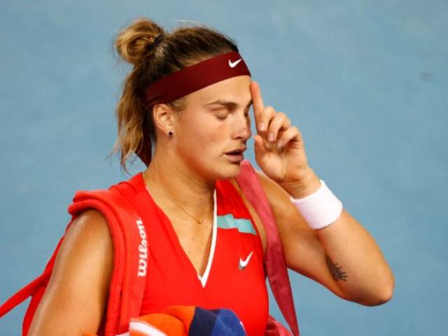 Thể thao - Australian Open ngày 8: Hạt giống số 2 bị loại sốc, Swiatek lội ngược dòng