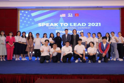 Giáo dục - du học - Đại biện Lâm thời Phái đoàn Ngoại giao Hoa Kỳ tại Việt Nam Kỳ Marie Damour biểu dương các học sinh tại cuộc thi hùng biện tiếng Anh toàn quốc “Speak to Lead”