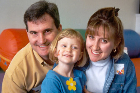 Michael Blagg bên vợ và con gái