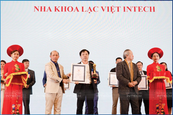 Nha khoa Lạc Việt Intech nhận danh hiệu Top 10 thương hiệu uy tín, sản phẩm chất lượng, dịch vụ tiêu biểu 2021