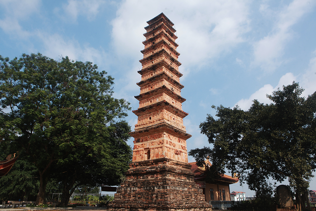 &nbsp;Tháp Bình Sơn có nhiều nét độc đáo cả về kiến trúc nghệ thuật, mỹ thuật, kỹ thuật xây dựng, không những có giá trị về kiến trúc nghệ thuật, mà còn có giá trị mỹ thuật cao. Với giá trị tiêu biểu, di tích kiến trúc nghệ thuật tháp Bình Sơn được Thủ tướng Chính phủ xếp hạng là di tích quốc gia đặc biệt vào năm 2015.