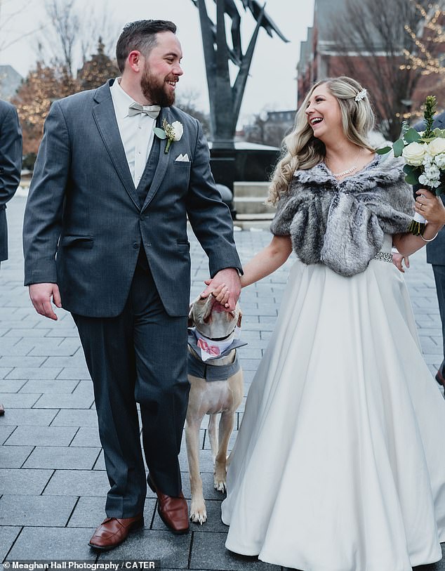 Chó cưng gây chú ý trong đám cưới khi được chọn làm phù rể - 4