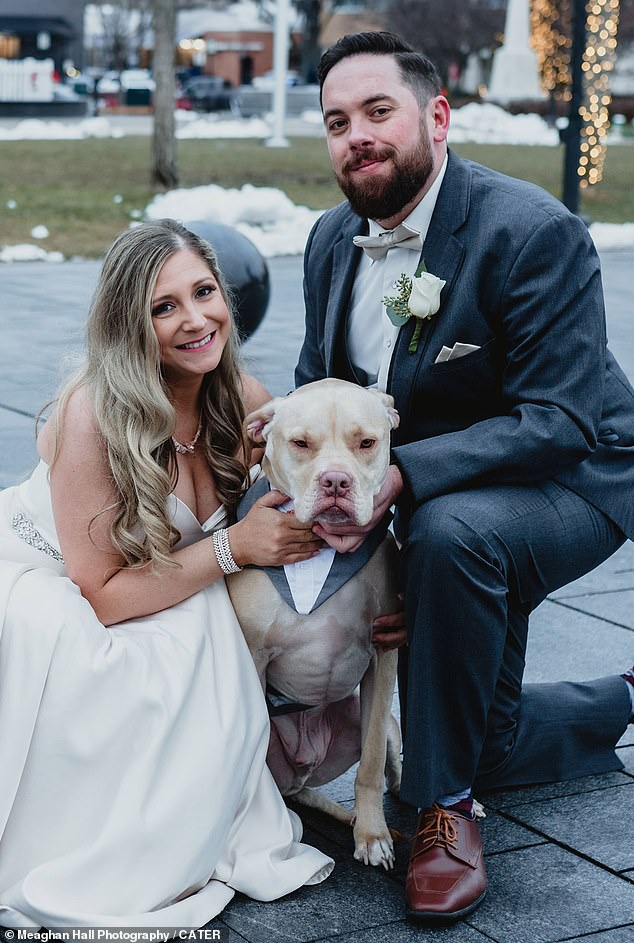Chó cưng gây chú ý trong đám cưới khi được chọn làm phù rể - 6