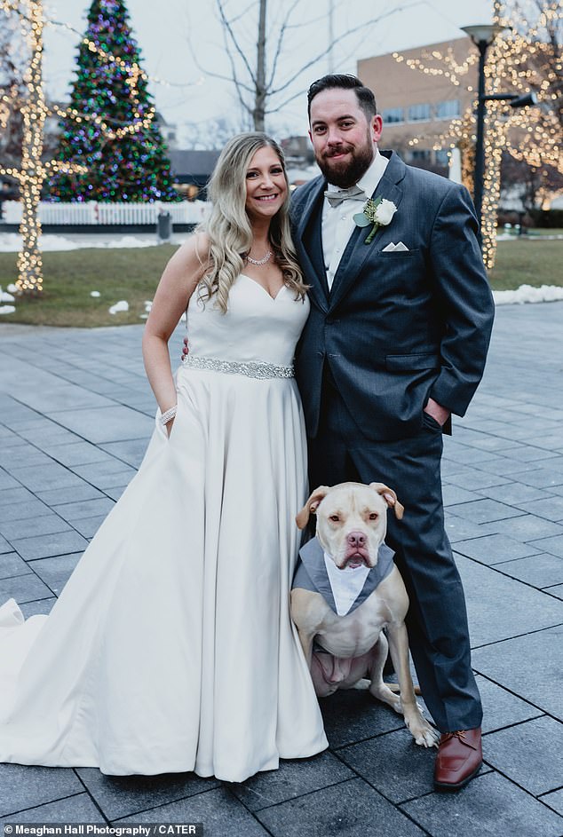 Chó cưng gây chú ý trong đám cưới khi được chọn làm phù rể - 1