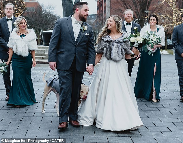 Chó cưng gây chú ý trong đám cưới khi được chọn làm phù rể - 8