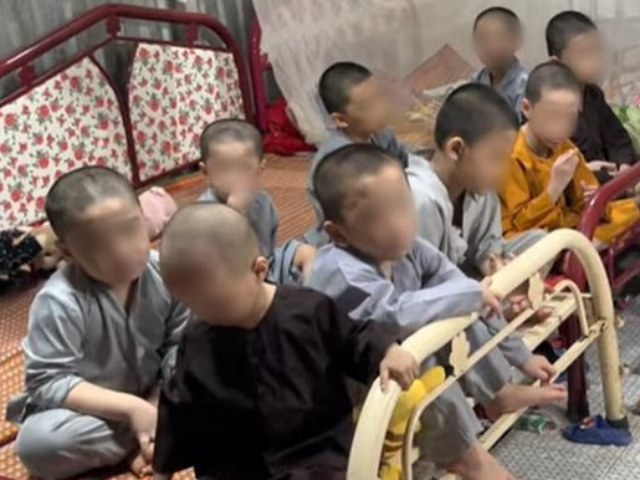 Đời sống Showbiz - Tịnh thất Bồng lai bị Công an điều tra, các "chú tiểu" giờ ra sao?