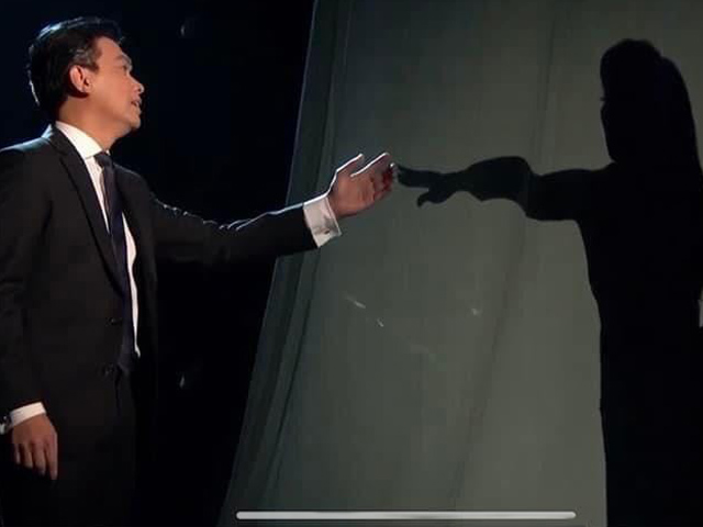 Ca nhạc - MTV - Xúc động sân khấu Mạnh Quỳnh "hội ngộ Phi Nhung", người đóng vai cố ca sĩ gây chú ý