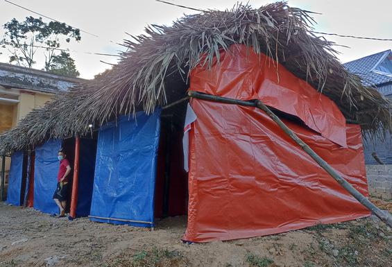 Khu lều được chính quyền địa phương ở Thanh Hoá dựng lên cách ly người về quê ăn Tết- Ảnh: T.Minh