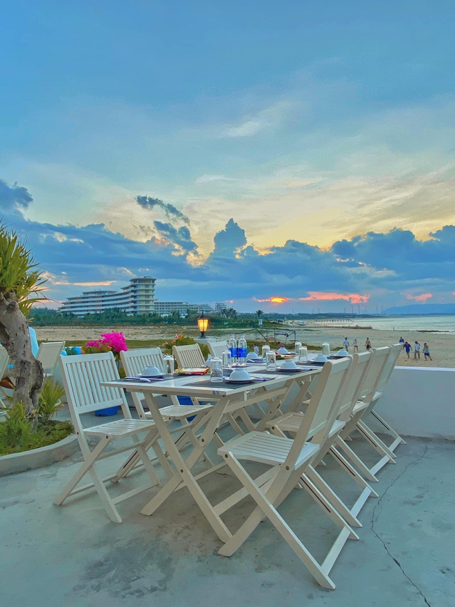 Ăn hải sản kết hợp ngắm biển cực lí tưởng - Ảnh: Hoàng Thao Seaview