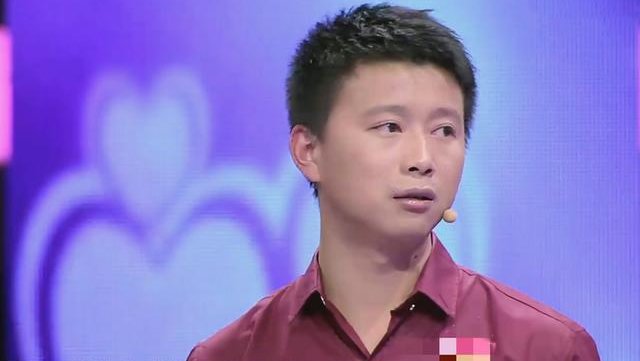 Chàng trai khiến tất cả mọi người phải kinh ngạc khi 27 tuổi vẫn ngủ cùng với mẹ.