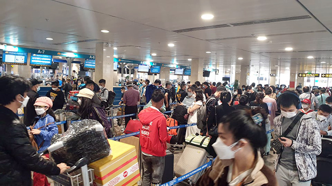 Những ngày cận Tết Nguyên đán Nhâm Dần 2022, lượng khách về quê qua sân bay Tân Sơn Nhất tăng cao.