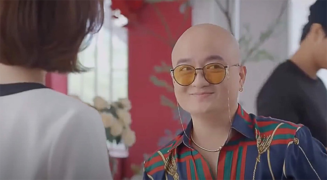 Nhà thiết kế Cao Minh Tiến dễ dàng nhập vai vì vai diễn khắc hoạ khá gần với công việc hiện tại của anh