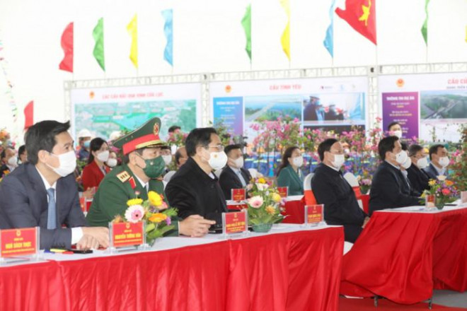 Các đại biểu tham dự buổi lễ