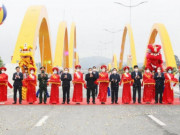 Tin tức trong ngày - Thủ tướng cắt băng khánh thành cầu Tình Yêu và đường bao biển ở Quảng Ninh