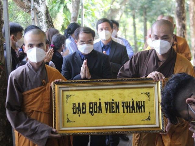 Tin tức trong ngày - Thứ trưởng Bộ Nội vụ thay mặt Chính phủ viếng Thiền sư Thích Nhất Hạnh