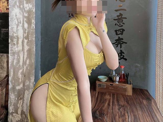 Nhiều cô gái vô danh bỗng chốc nổi tiếng vì phong cách thời trang gợi cảm quá mức.