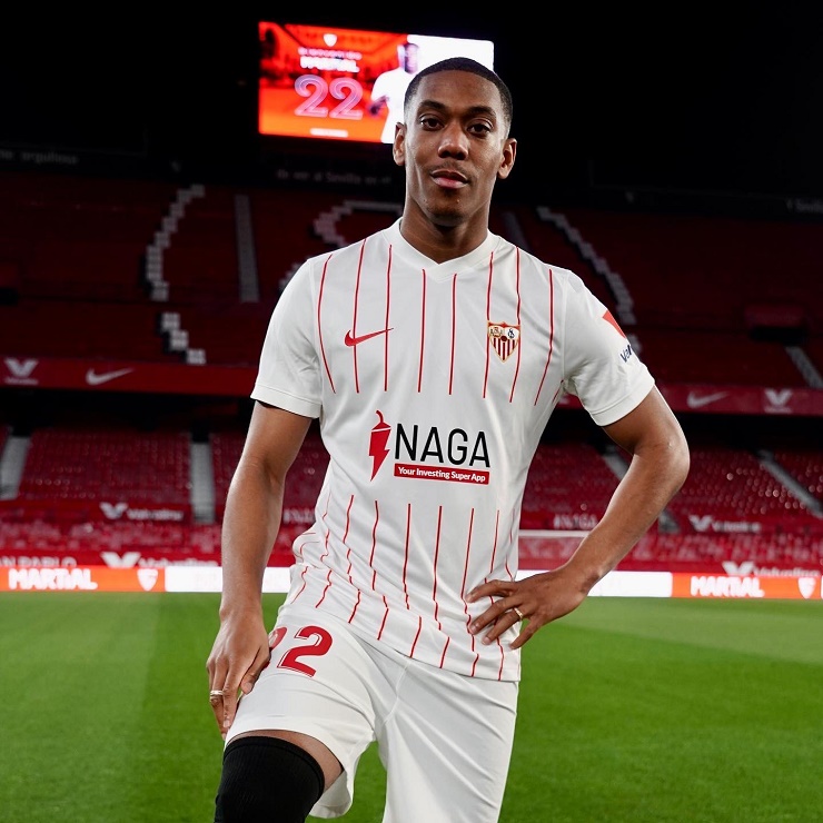 Sevilla chính thức ra mắt Martial, SAO MU gửi lời chúc ý nghĩa - 3