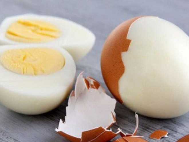 Trứng luộc cách này dễ dàng tách vỏ.