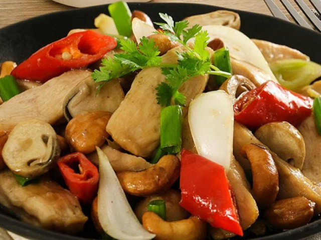 Ẩm thực - Vì sao nhiều người chỉ ăn thịt gà trắng, có phải thịt gà nâu không tốt?