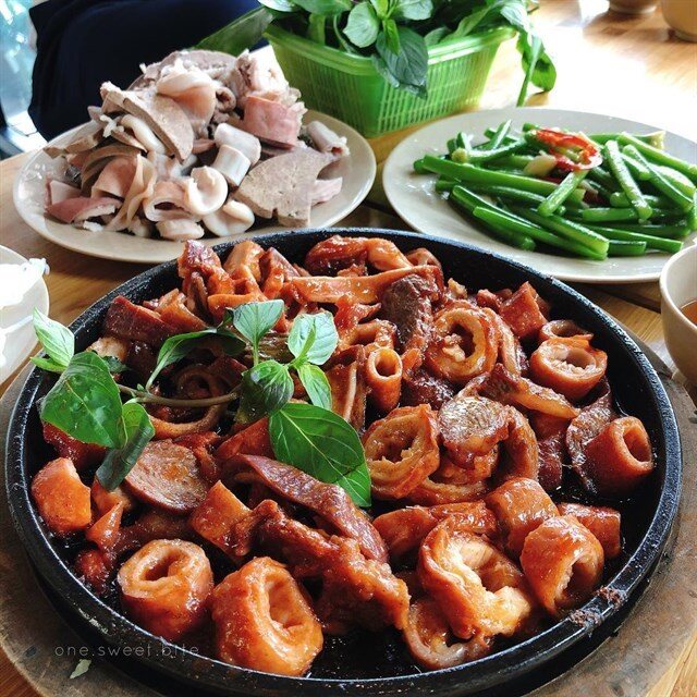 Nội tạng động vật cũng là món ăn được ưa thích nhưng chứa lượng lớn vi sinh vật và độc tố gây bệnh.