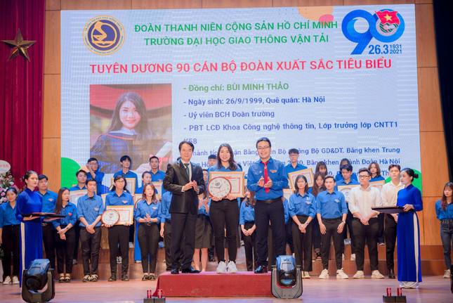 Nữ thủ khoa tốt nghiệp xuất sắc trường Giao thông được vinh danh tại Văn Miếu Quốc Tử Giám - 3