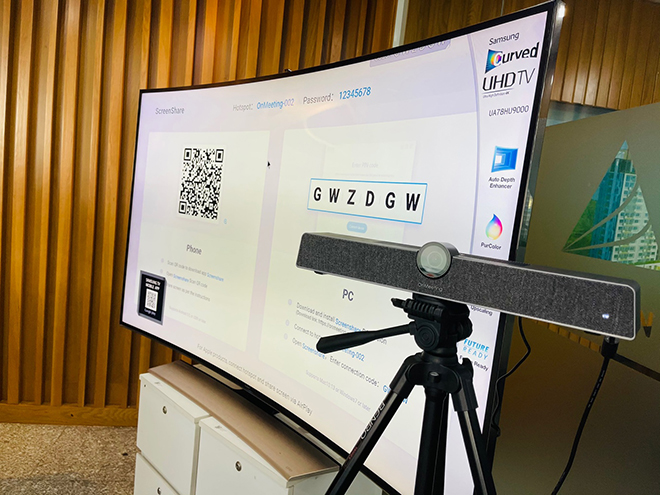 Thiết bị cứng của giải pháp họp trực tuyến OnMeeting với hình thức tối giản, hiện đại