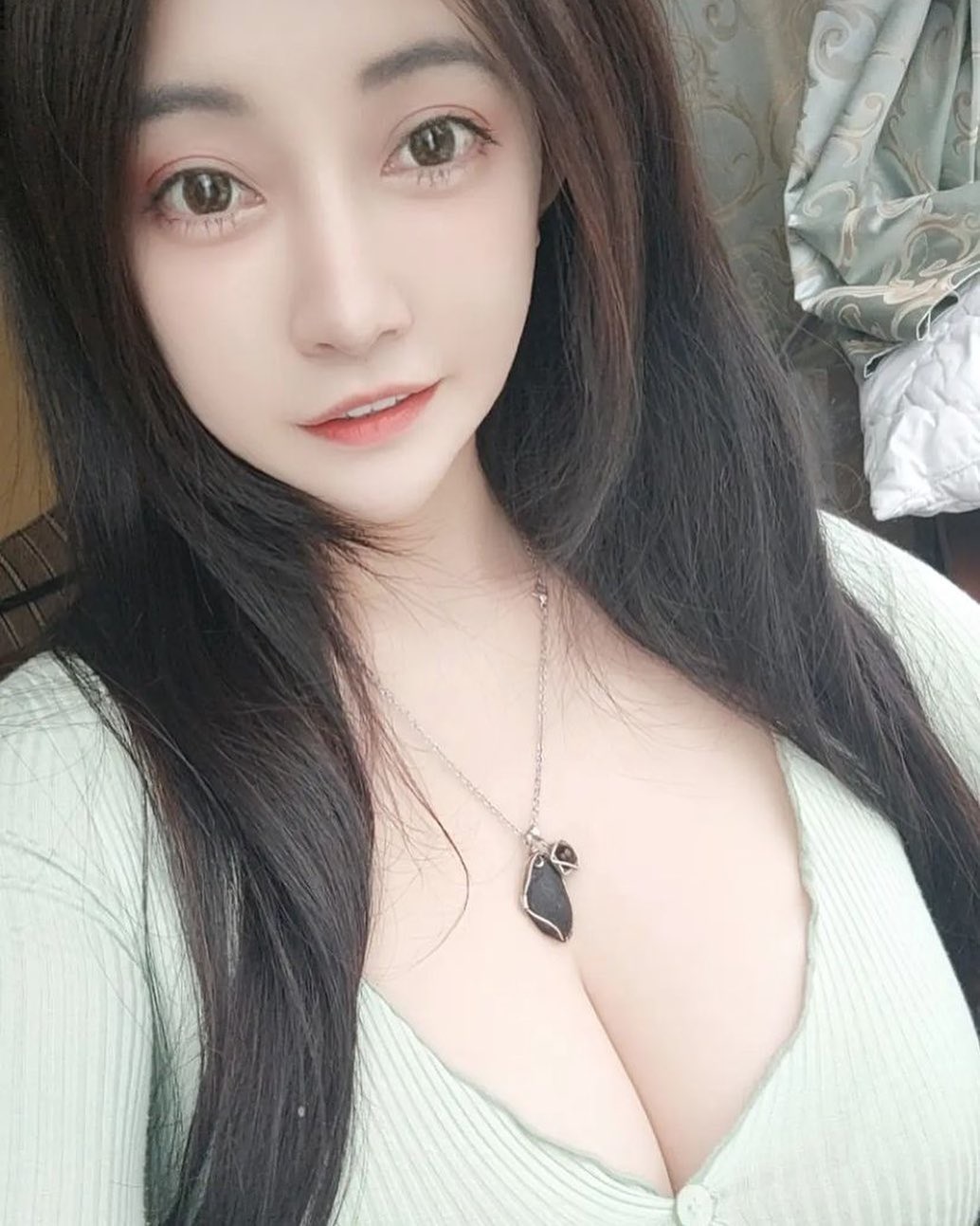 Nữ nhà văn gợi cảm ưa phong cách hở bạo nóng bỏng - 1