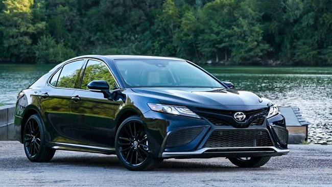 6. Toyota Camry (doanh số: 313.795 chiếc)
