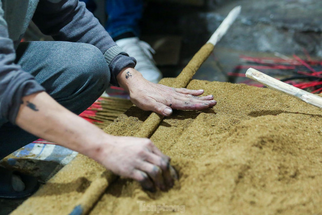 Độc đáo cây hương ''khổng lồ'' ở Hải Dương thắp tết Nhâm Dần 2 ngày không hết - 4