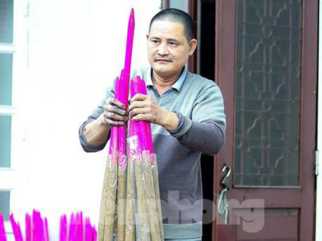 Thị trường - Tiêu dùng - Độc đáo cây hương ''khổng lồ'' ở Hải Dương thắp tết Nhâm Dần 2 ngày không hết