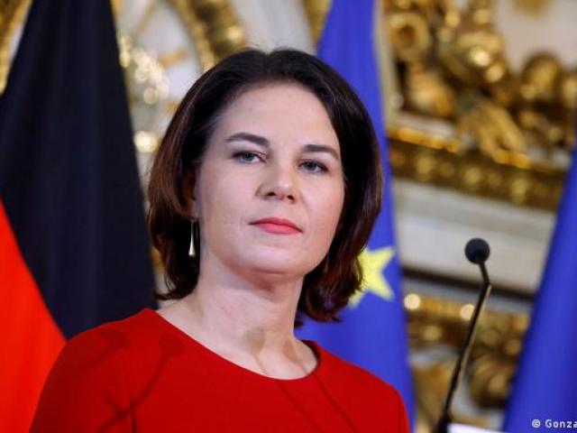 Thế giới - Đức dọa trừng phạt "rắn" nếu Nga tấn công Ukraine