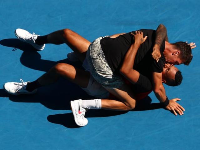 Thể thao - Kyrgios "trở mặt" với CĐV Australian Open, bắt nhà báo tự hỏi rồi trả lời