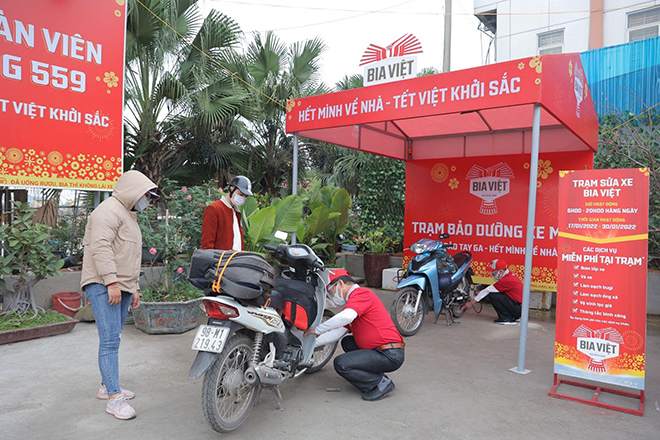 Hàng triệu người đã về tới quê an toàn nhờ sự tiếp sức của Trạm Đoàn Viên từ Bia Việt - 3