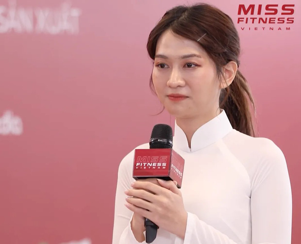 Sang đến tập 2, cô nàng thay đổi hình tượng bằng cách diện áo dài, để làm tôn lên vẻ đẹp dịu dàng, nền nã nhưng vẫn không được đánh giá cao vì chưa được chỉn chu.