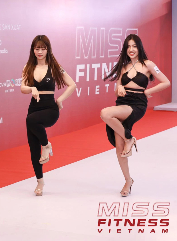 Ở tập 1, Lê Bống gây ấn tượng với ban giám khảo bởi sự năng động, trẻ trung khi diện trang phục gym.