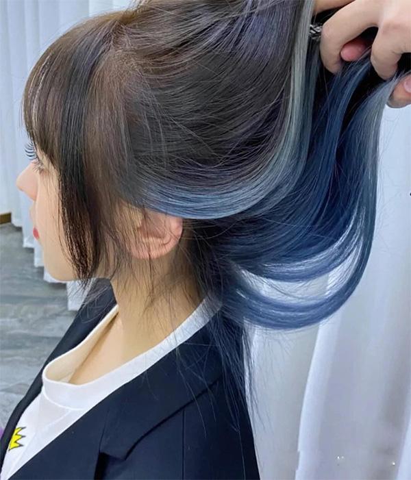 Tóc xanh đen khói là một màu sắc tuyệt vời để thay đổi kiểu tóc của bạn. Hãy cùng chiêm ngưỡng bức ảnh đầy bí ẩn và cuốn hút này - sẽ không còn gì tuyệt vời hơn khi bạn được tạo nên một diện mạo mới đầy mê hoặc và bí ẩn!