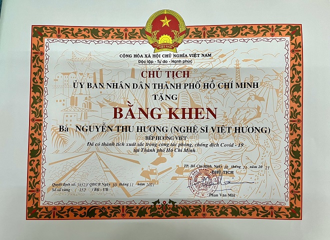 Việt Hương được tặng bằng khen