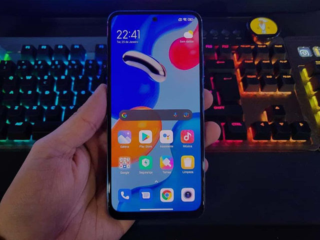 Thời trang Hi-tech - Chiếc điện thoại rẻ của Xiaomi đáng để rút ví trong năm mới