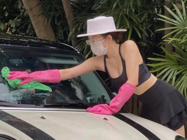 Thời trang - Trâm Anh diện đồ mát mẻ rửa xe, thân hình gợi cảm mặc gì cũng "đáng yêu"