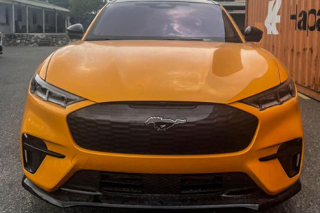 Xe điện Ford Mustang Mach-E đầu tiên cập cảng Việt Nam