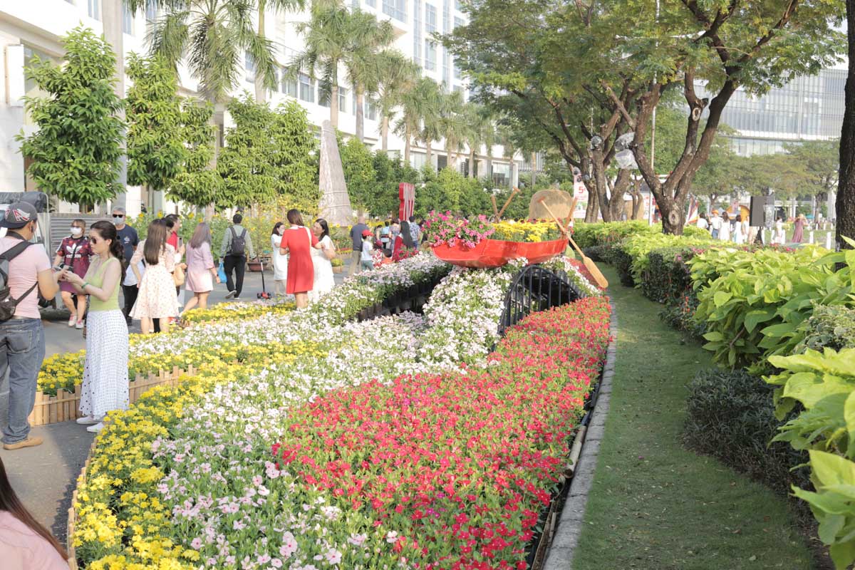 Hình ảnh đậm chất làng quê xuất hiện tại hội hoa xuân Phú Mỹ Hưng