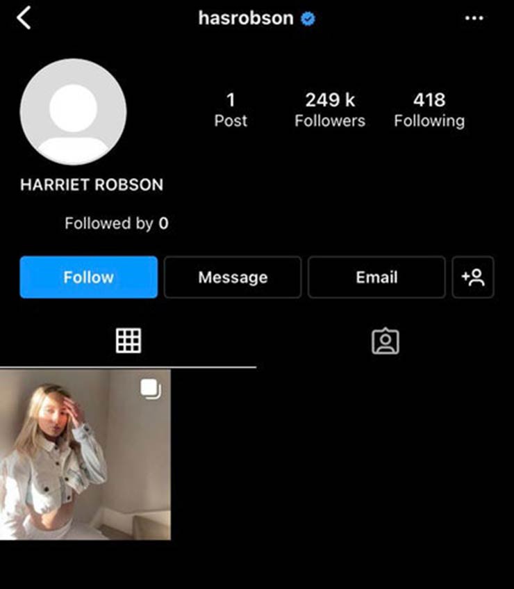Instagram của cô Harriet Robson đã xóa đi các bằng chứng tố cáo Greenwood